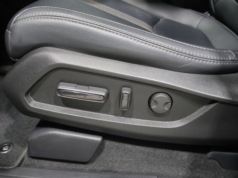 Used 2025 Honda Pilot EX-L image 10