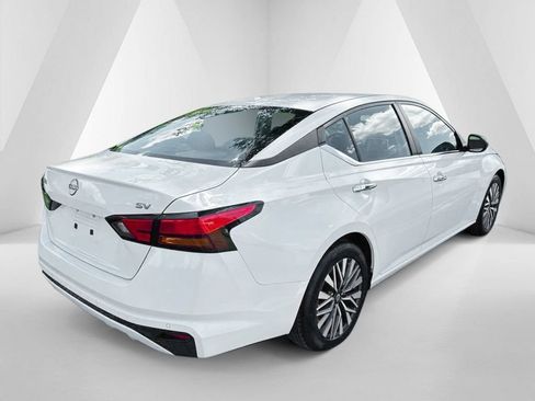 Used 2024 Nissan Altima 2.5 SV FWD image 7
