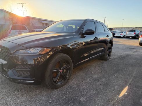 Used 2017 Jaguar F-PACE R-Sport image 16