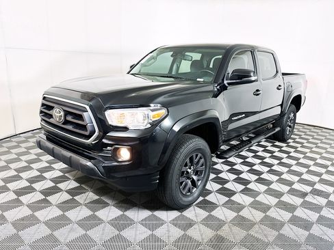 Used 2023 Toyota Tacoma SR5 w/ Technology Package image 7