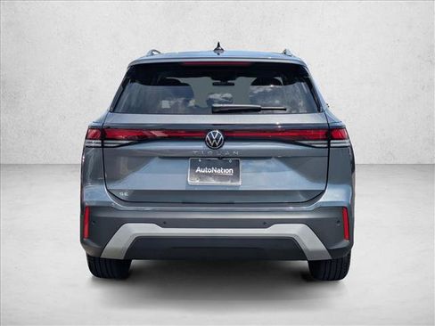 Used 2025 Volkswagen Tiguan SE FWD image 7
