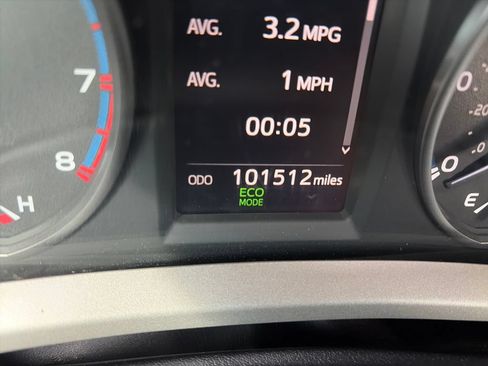 Used 2018 Toyota RAV4 LE FWD image 17