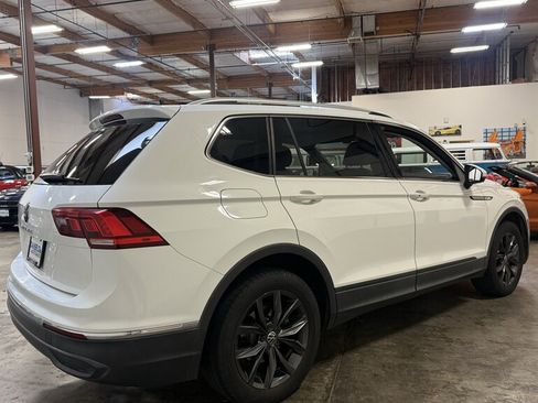 Used 2022 Volkswagen Tiguan SE w/ Panoramic Sunroof Package FWD image 7
