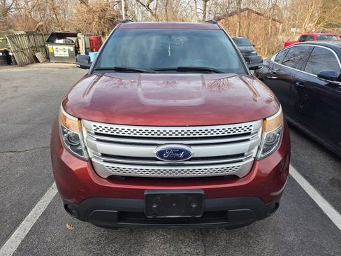 Used 2014 Ford Explorer XLT w/ Equipment Group 202A image 2
