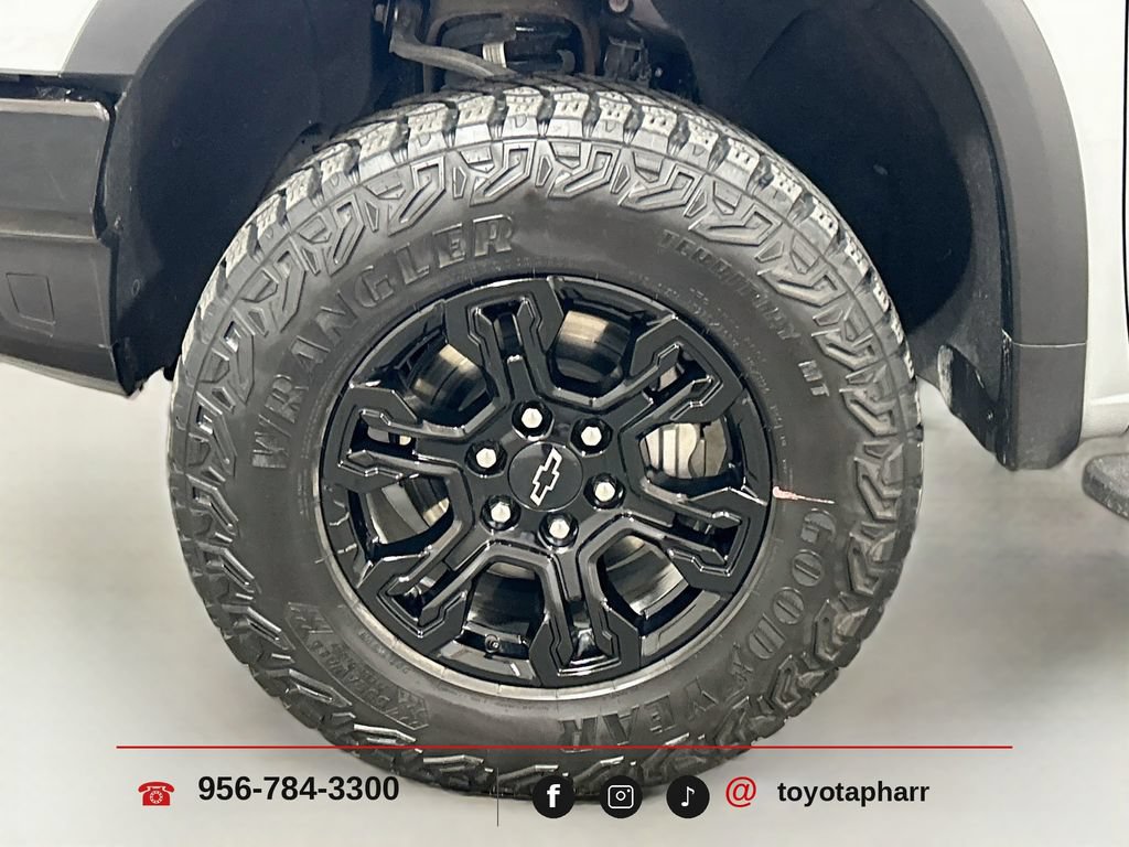 Used 2025 Chevrolet Silverado 1500 ZR2 w/ Technology Package AWD/4WD image 32