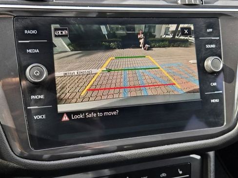 Certified 2023 Volkswagen Tiguan SE w/ Panoramic Sunroof Package FWD image 21