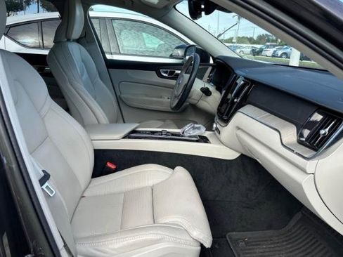 Certified 2023 Volvo XC60 B5 Ultimate w/ Protection Package Premier image 7