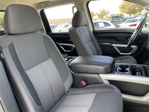 Used 2021 Nissan Titan SV w/ SV Convenience Package image 25