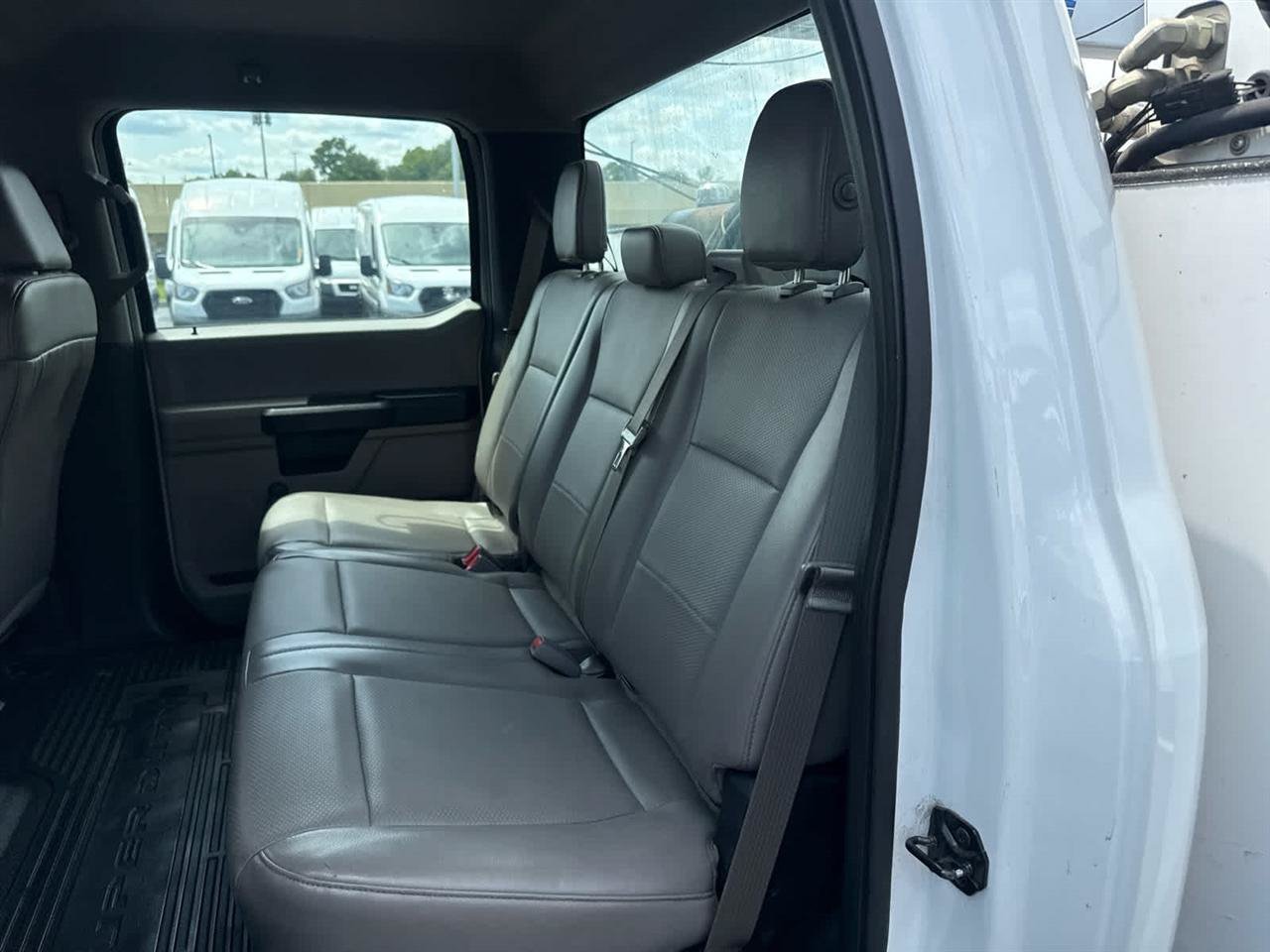 Used 2017 Ford F550 2WD Crew Cab Super Duty image 17