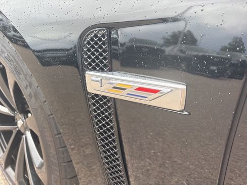 Used 2018 Cadillac CTS V w/ Luxury Package RWD image 9