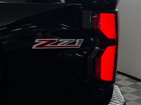 Used 2023 Chevrolet Colorado Z71 w/ Z71 Convenience Package 2 AWD/4WD image 12