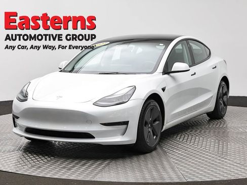 Used 2023 Tesla Model 3 Standard Range image 1