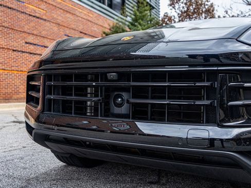 Used 2024 Porsche Cayenne Coupe image 49