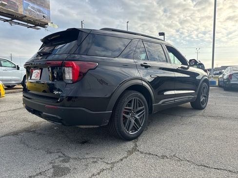 Used 2025 Ford Explorer ST-Line w/ Premium Package image 7