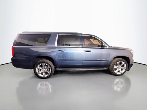 Used 2020 Chevrolet Suburban LT w/ Luxury Package RWD image 11