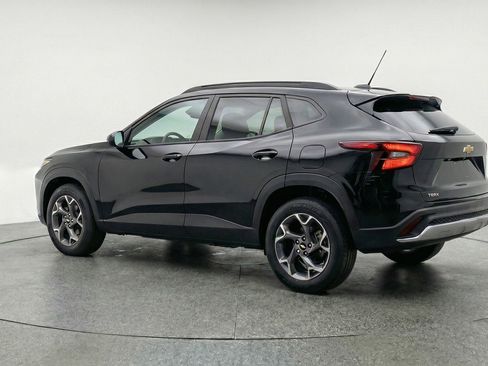 Used 2025 Chevrolet Trax LT image 6