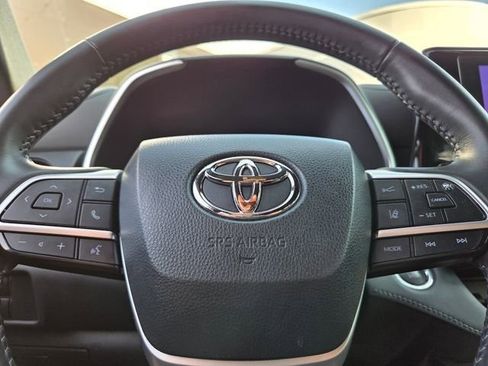 Used 2023 Toyota Highlander XSE AWD/4WD image 32