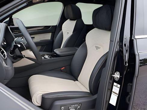 Used 2025 Bentley Bentayga Extended Wheelbase AWD/4WD image 14