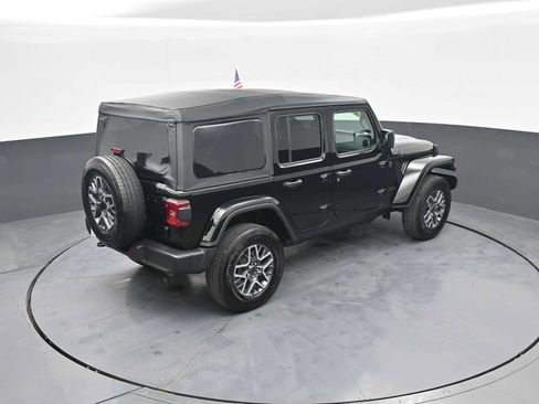 Used 2025 Jeep Wrangler Unlimited Sahara AWD/4WD image 30