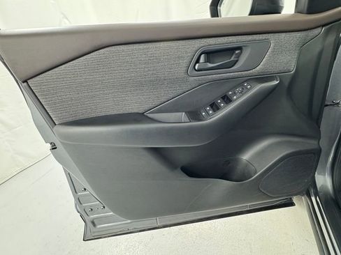 Used 2023 Nissan Rogue S AWD/4WD image 18