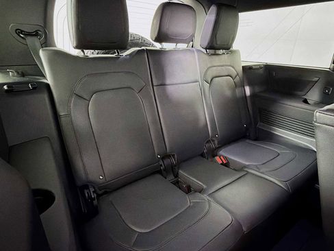 Used 2023 Land Rover Defender 130 X-Dynamic SE image 27