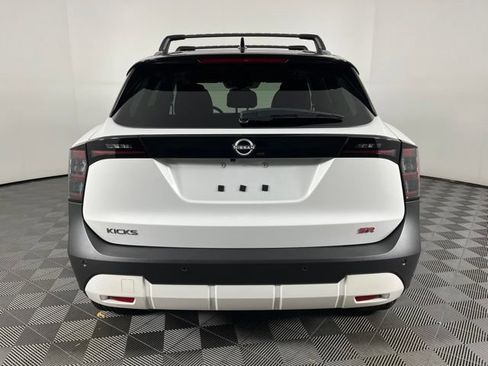 Used 2025 Nissan Kicks SR FWD image 10