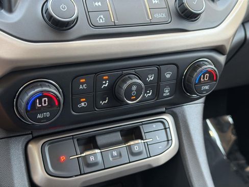 Used 2022 GMC Acadia Denali w/ Denali Ultimate Package AWD/4WD image 12