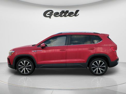 Used 2023 Volkswagen Taos SE w/ Panoramic Sunroof Package FWD image 8