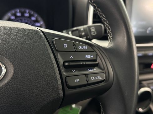 Used 2022 Hyundai Venue SEL image 18