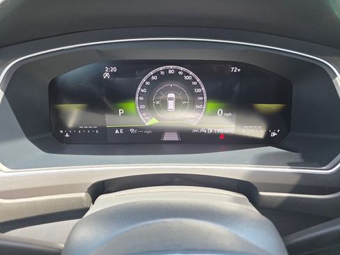 Used 2024 Volkswagen Tiguan SE image 29