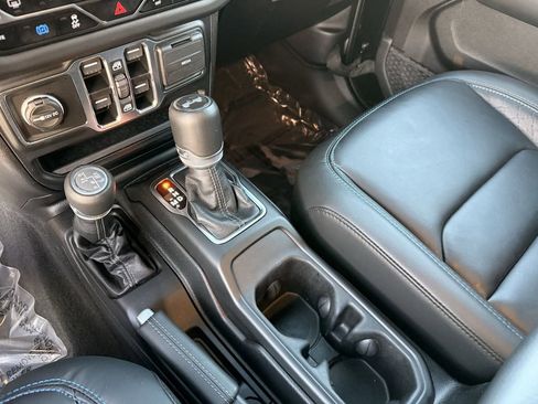 Used 2024 Jeep Wrangler High Altitude image 25