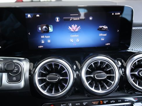 Used 2026 Mercedes-Benz GLB 35 AMG 4MATIC image 39