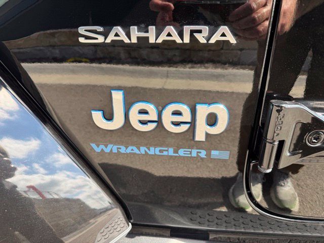 Used 2023 Jeep Wrangler Unlimited Sahara w/ Cold Weather Group AWD/4WD image 9