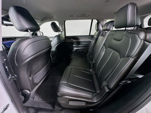 Used 2023 Jeep Grand Cherokee L Limited AWD/4WD image 28