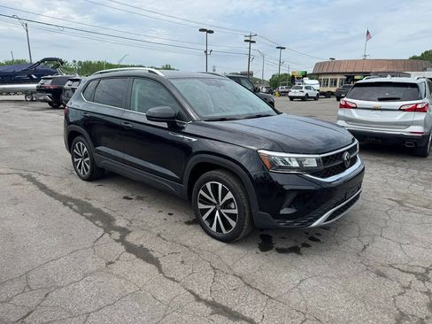 Used 2023 Volkswagen Taos SE AWD/4WD image 4