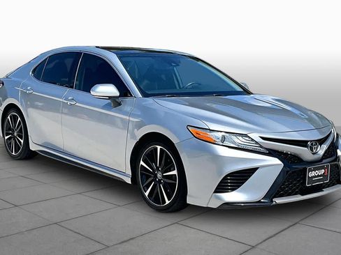Used 2020 Toyota Camry XSE FWD image 3
