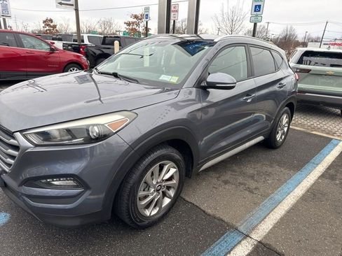 Used 2017 Hyundai Tucson SE Plus image 2