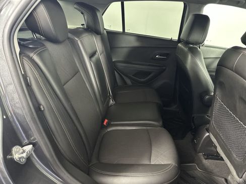 Used 2020 Chevrolet Trax LT w/ LT Convenience Package FWD image 20