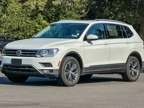 Used 2019 Volkswagen Tiguan SEL w/ 3rd Row Seat Package AWD/4WD image 9