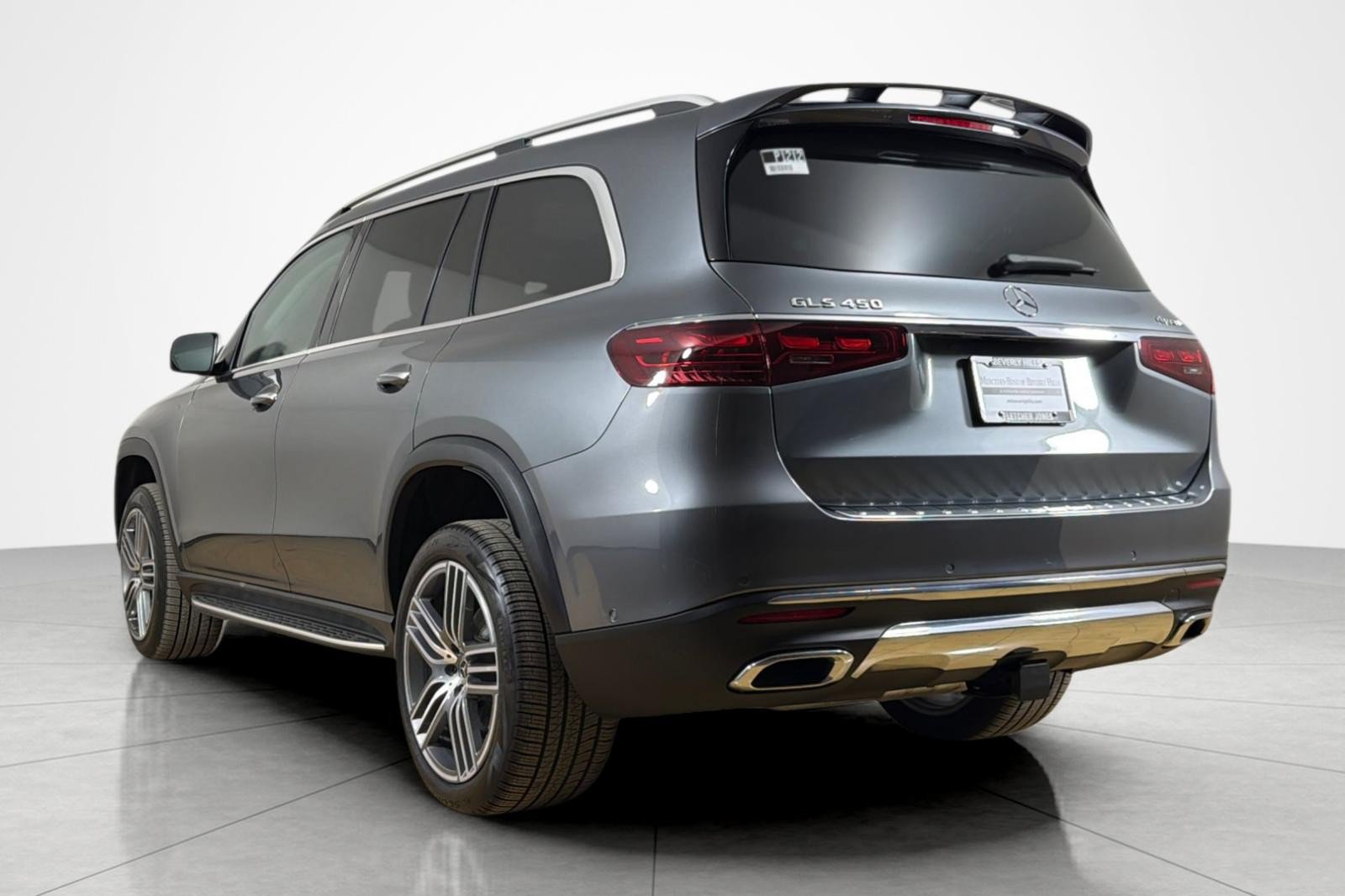 Used 2024 Mercedes-Benz GLS 450 4MATIC image 3