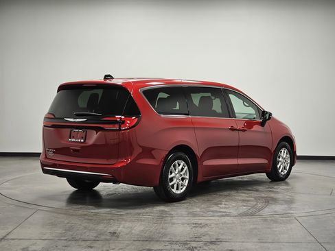 New 2026 Chrysler Pacifica Select FWD image 8