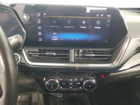 Used 2025 Chevrolet Trax RS w/ Sunroof Package FWD image 15