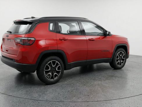 Used 2025 Jeep Compass Trailhawk AWD/4WD image 9