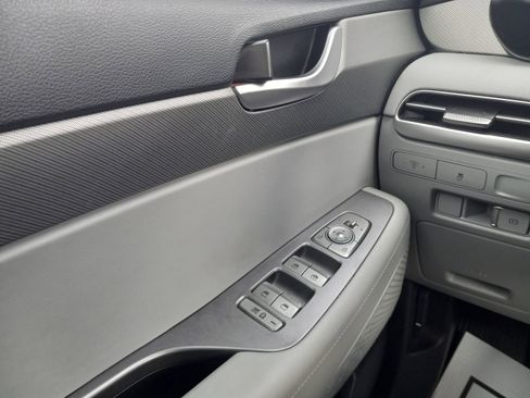 Used 2025 Hyundai Palisade SE FWD image 24