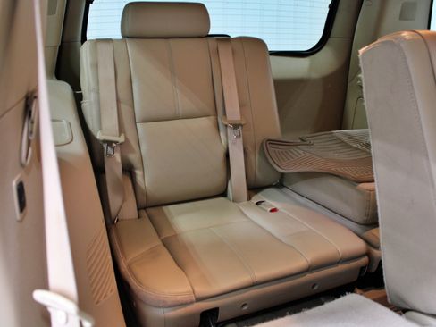 Used 2010 GMC Yukon SLT w/ SLT-2 Equipment Package AWD/4WD image 24