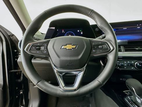 Used 2025 Chevrolet Trax LT w/ LT Convenience Package image 15