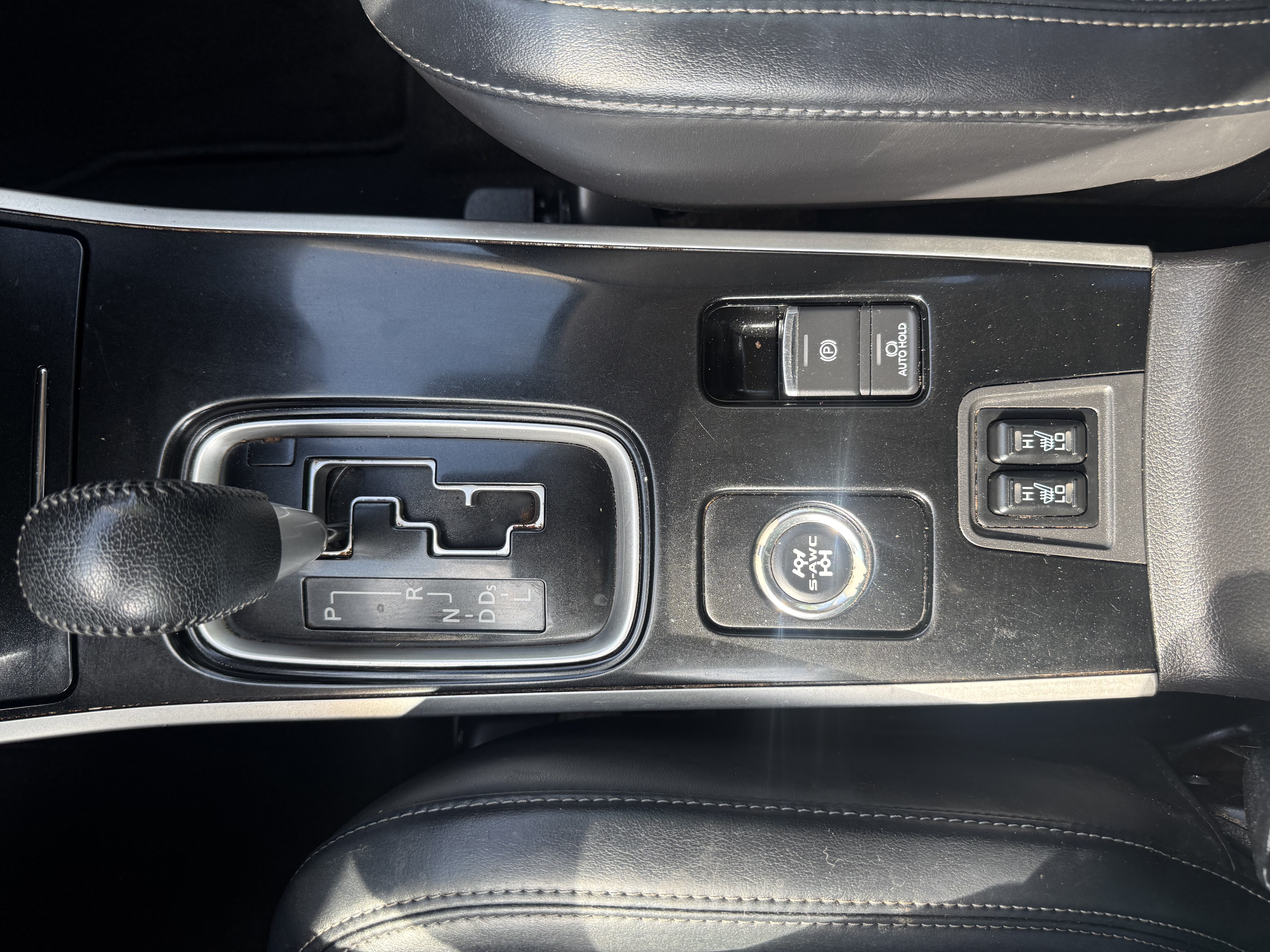 Used 2020 Mitsubishi Outlander SE AWD/4WD image 18