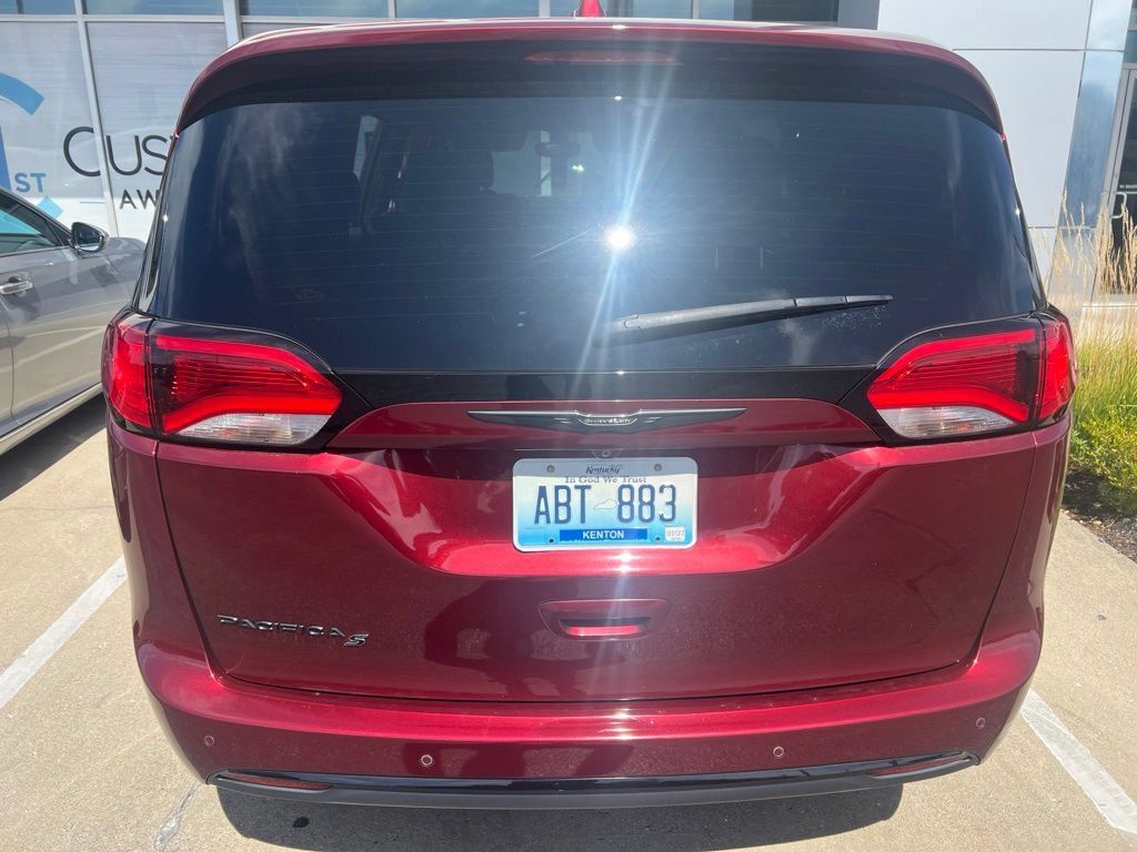 Certified 2020 Chrysler Pacifica Touring w/ S Appearance Package FWD image 5