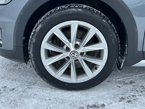 Used 2018 Volkswagen Golf Alltrack image 17