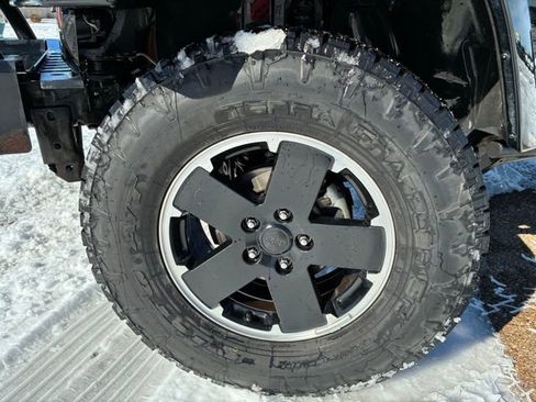 Used 2012 Jeep Wrangler Unlimited Sahara image 18